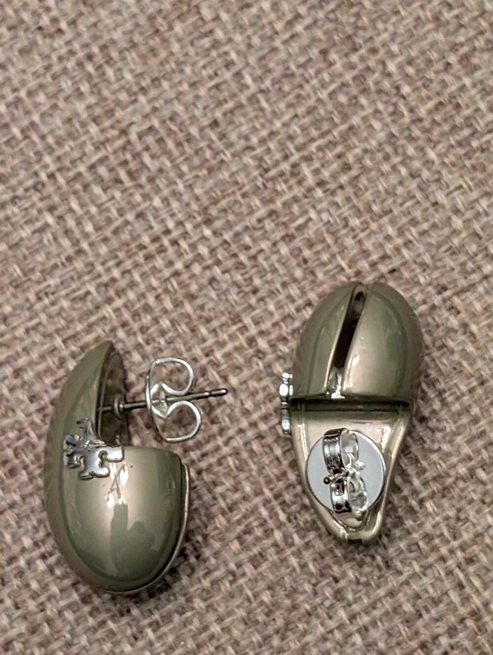 TORY BURCH Small Wave Logo Earrings In Green